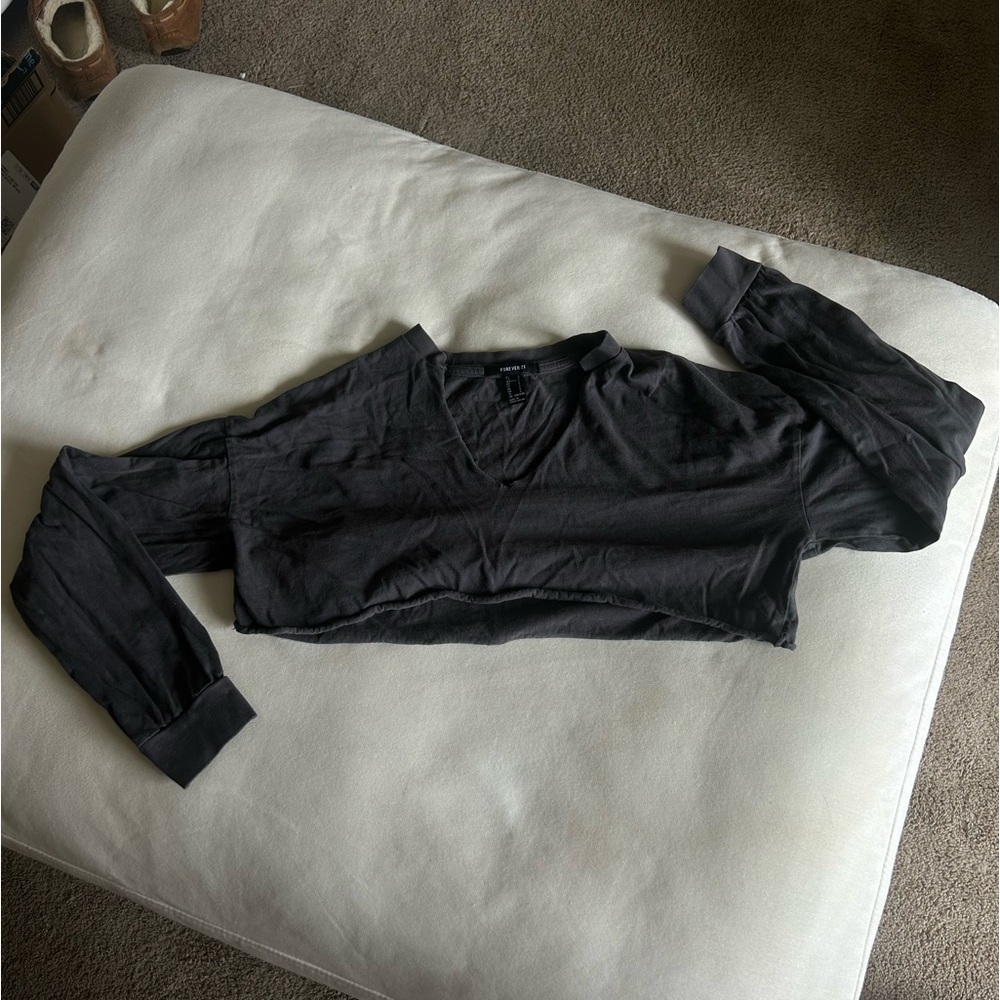 Forever 21 cropped v neck long sleeve in charcoal grey -size s